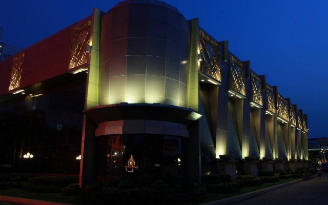holiday palace casino & hotel
